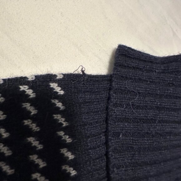 Patagonia - Men's Recycled Wool Sweater - Classic Navy - Sz Small - Picture 5 of 6